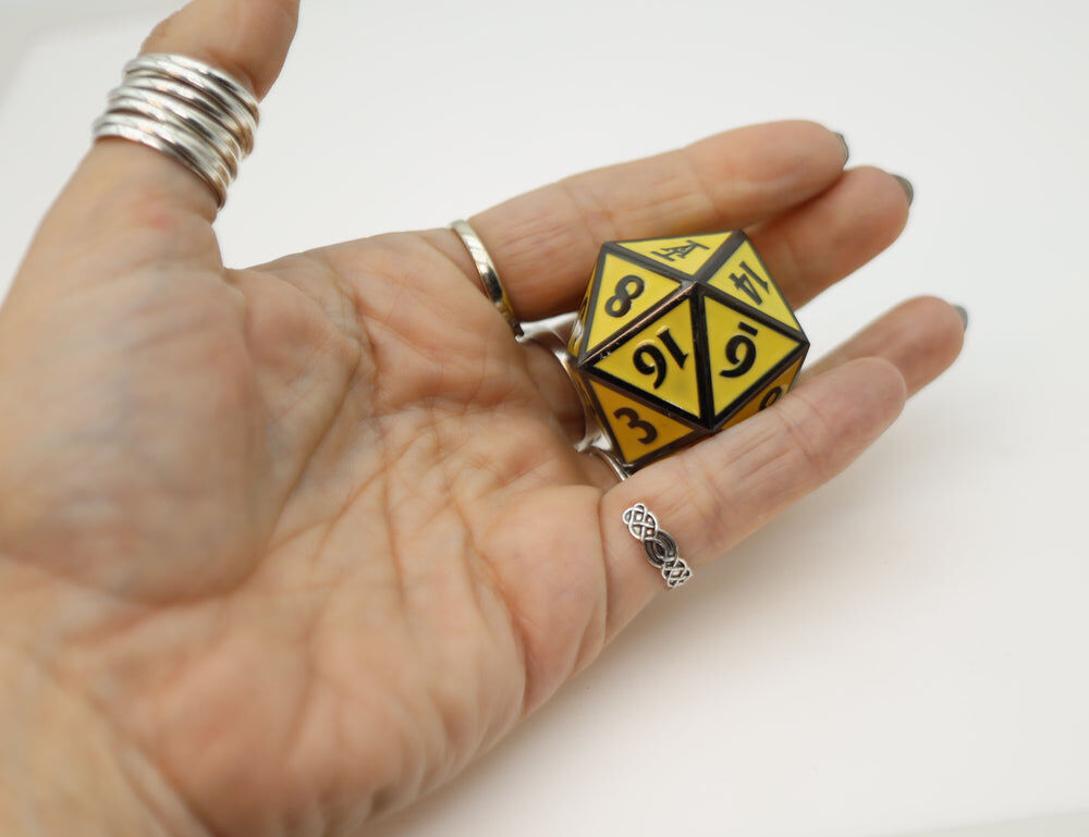 Acquisitions Inc 35mm Metal D20: Evelyn