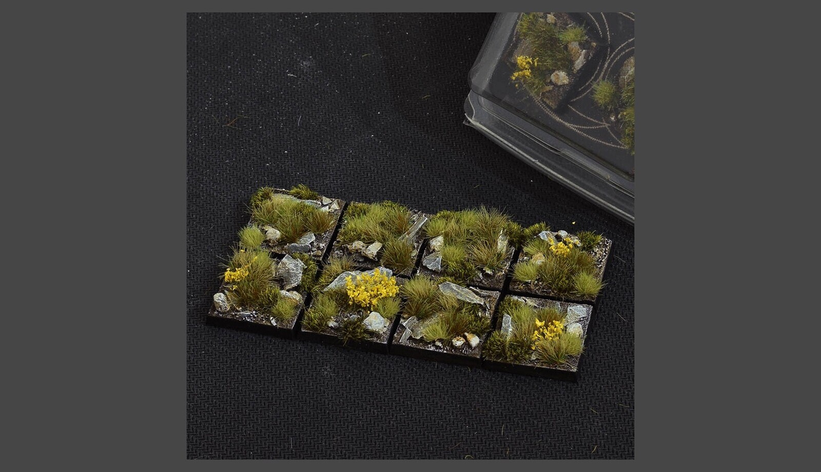 Highland Bases Square 25mm (x8)